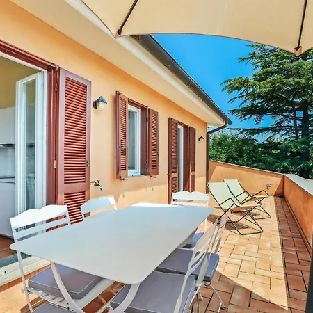 Apartment 2 Bedroom In Vt Capranica